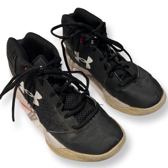 UNDER Armour Black Big Boy Running Shoes Size US 3.5 - Picture 1 of 10